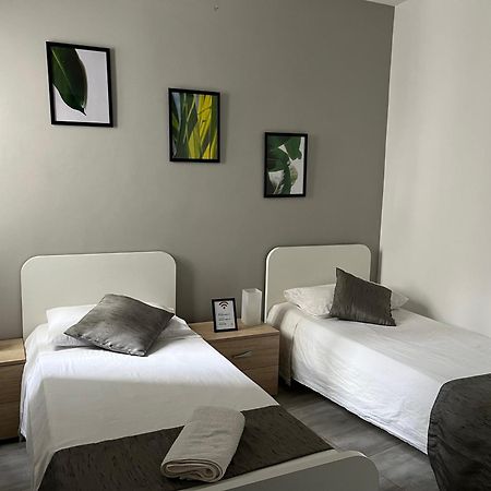 F4 Room 2, Private Room Two Single Beds Shared Bathroom Msida Zewnętrze zdjęcie